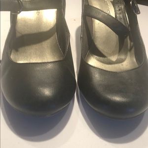 Like  new black leather Mary Jane style low heel